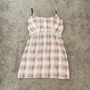 muave pink plaid dress!! Perfect for summer!!